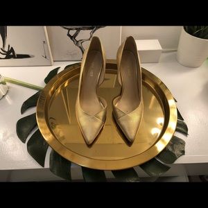 Size 8.5 NINE WEST gold heels